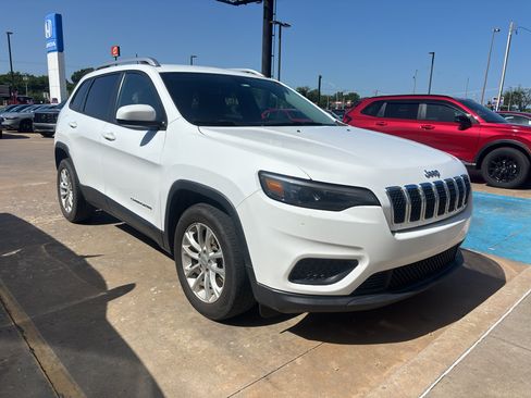 Used 2020 Jeep Cherokee Latitude FWD image 2