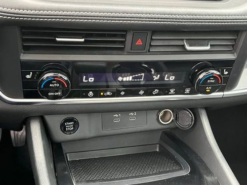 Used 2024 Nissan Rogue SV w/ SV Premium Package image 20