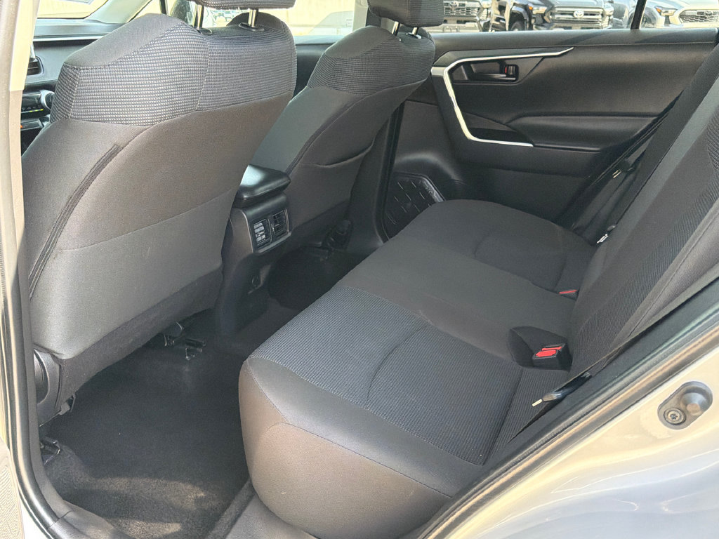 Used 2025 Toyota RAV4 LE AWD/4WD image 16