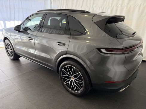 Certified 2025 Porsche Cayenne AWD/4WD image 3