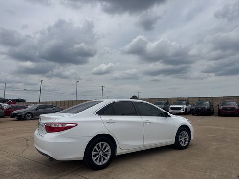 Used 2017 Toyota Camry SE FWD image 24