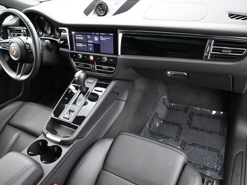 Certified 2025 Porsche Macan w/ Premium Package Plus AWD/4WD image 30