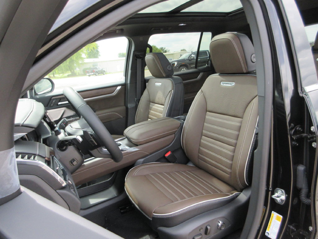New 2027 GMC Acadia Denali Ultimate FWD image 9