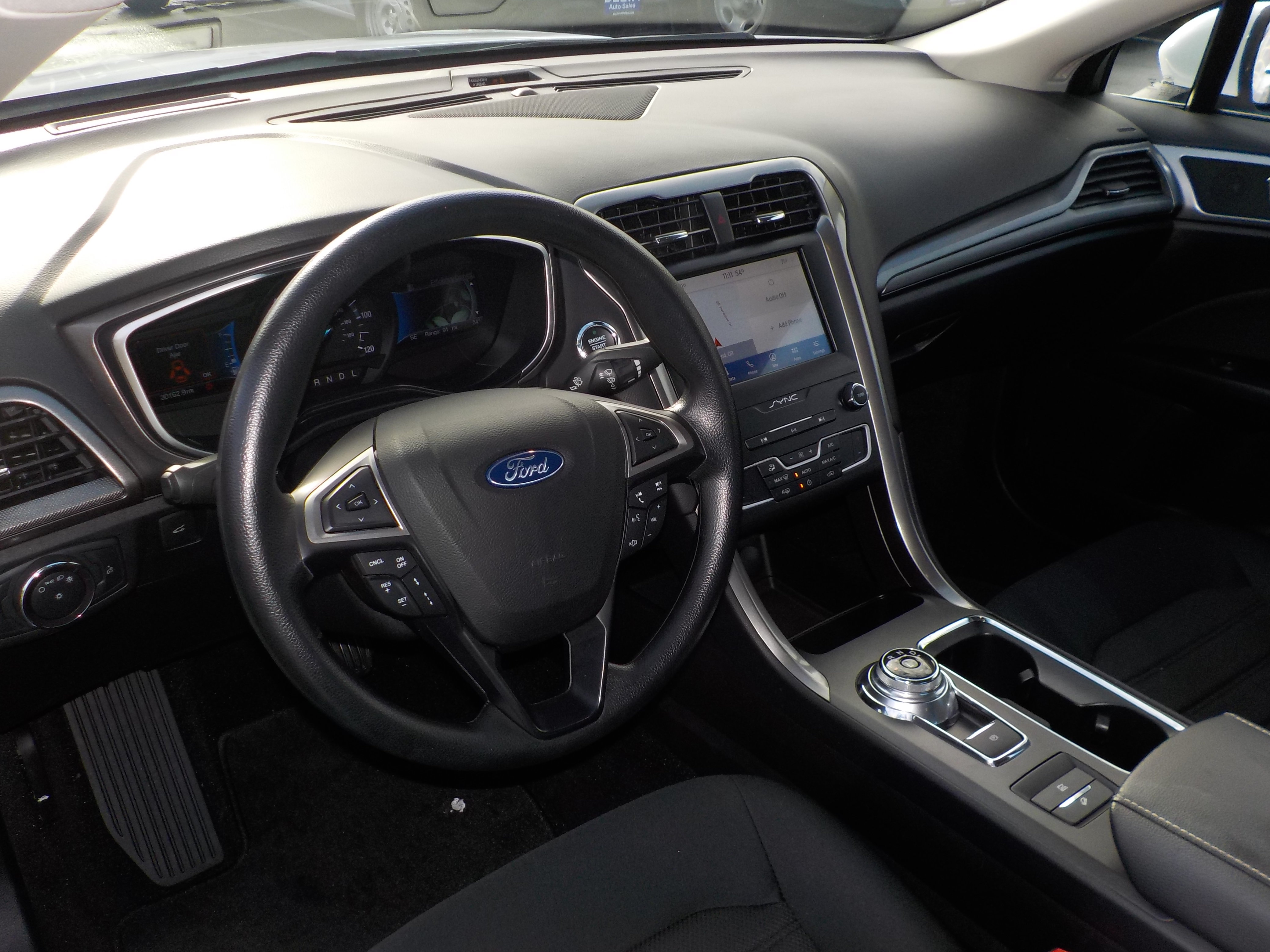 Used 2020 Ford Fusion SE FWD image 13