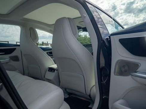 Certified 2023 Mercedes-Benz EQE 500 4MATIC Sedan image 27