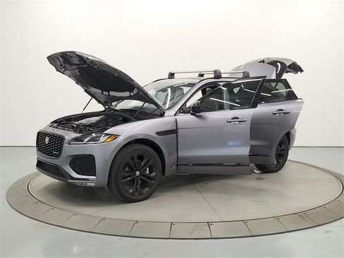 Used 2025 Jaguar F-PACE R-Dynamic S image 11