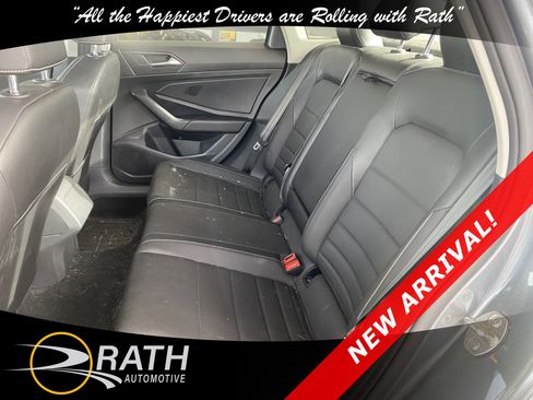 Used 2022 Volkswagen Jetta SE FWD image 19