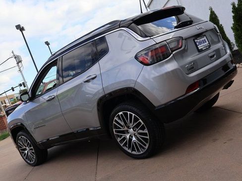 Used 2022 Jeep Compass Limited w/ Elite Group AWD/4WD image 4