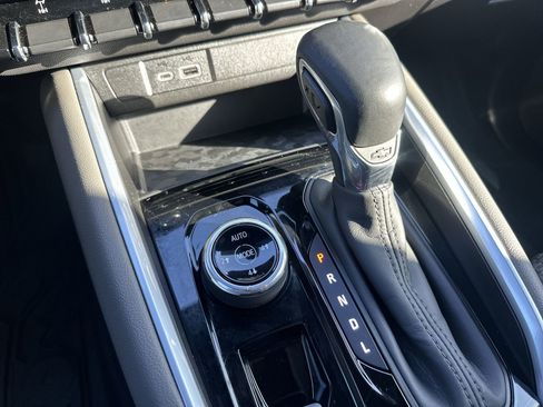 Certified 2024 Chevrolet Colorado ZR2 w/ Technology Package image 30