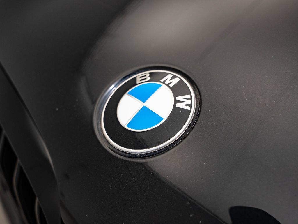 Used 2022 BMW X5 xDrive40i w/ M Sport Package AWD/4WD image 3