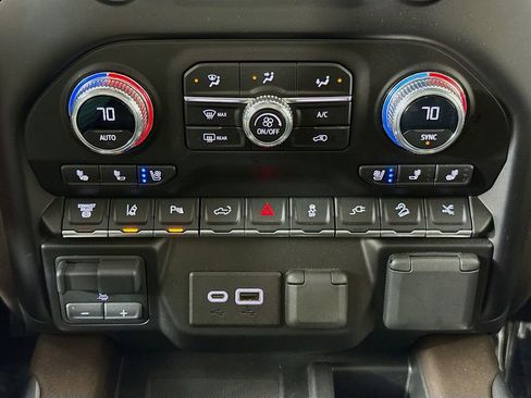 Used 2023 GMC Sierra 3500 Denali w/ Denali Ultimate Package AWD/4WD image 16