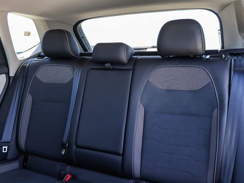 New 2025 Volkswagen Taos SE FWD image 19