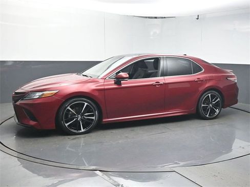 Used 2018 Toyota Camry XSE image 5