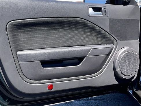 Used 2009 Ford Mustang GT image 18