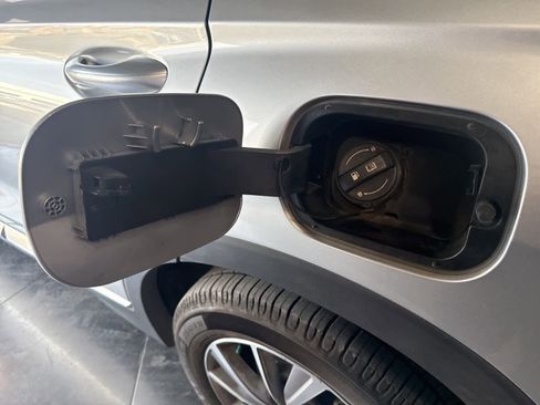 Used 2020 Hyundai Santa Fe SEL w/ Convenience + Premium Package image 8