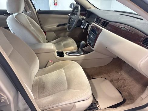 Used 2010 Chevrolet Impala LS FWD image 22