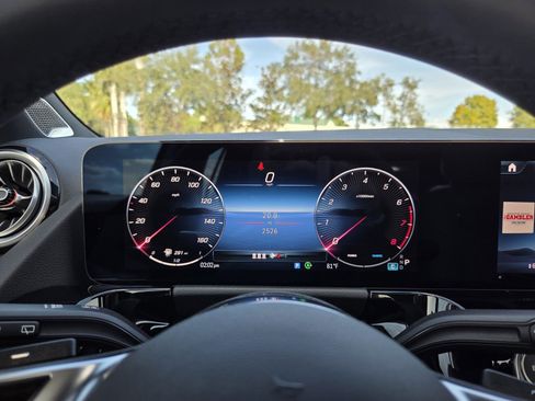 Used 2025 Mercedes-Benz GLA 250 image 14