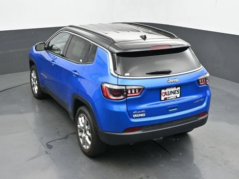 Used 2025 Jeep Compass Limited AWD/4WD image 21