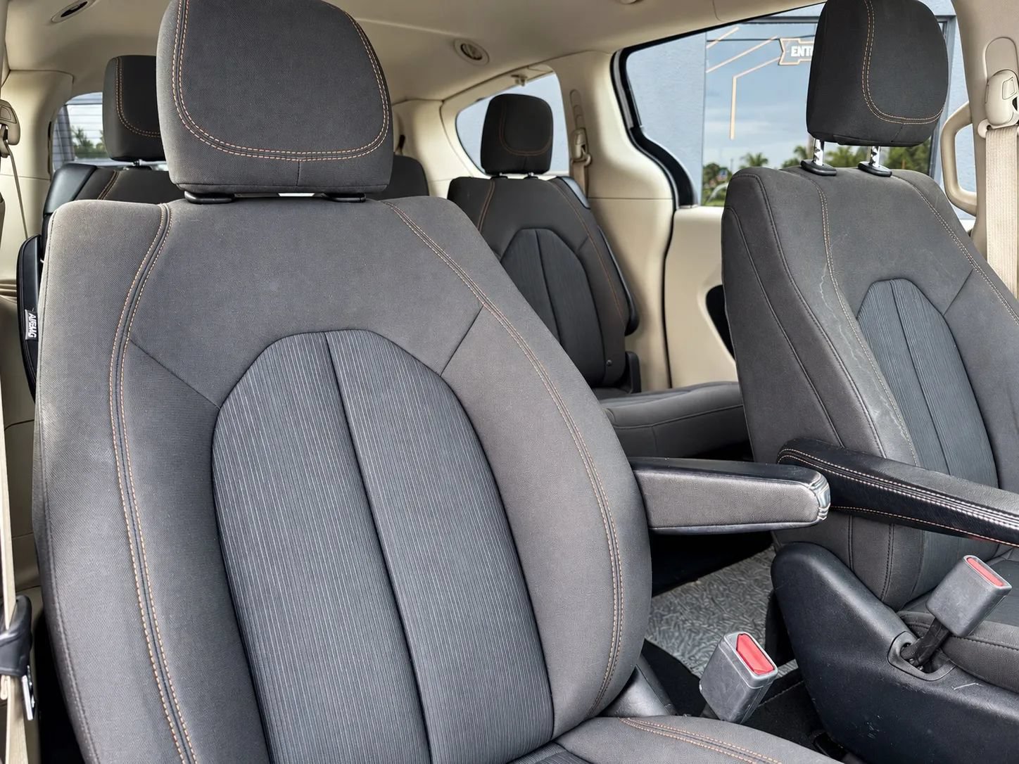 Used 2017 Chrysler Pacifica LX FWD image 22