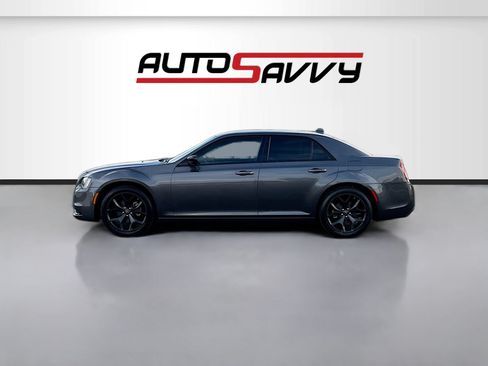 Used 2022 Chrysler 300 Touring w/ Sport Appearance Package RWD image 4