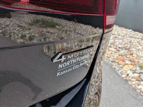 Certified 2024 Volkswagen Tiguan SE R-Line AWD/4WD image 17