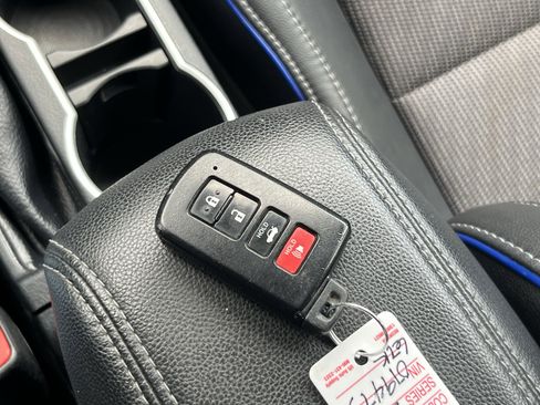 Used 2018 Toyota Corolla SE w/ SE Premium Package FWD image 32