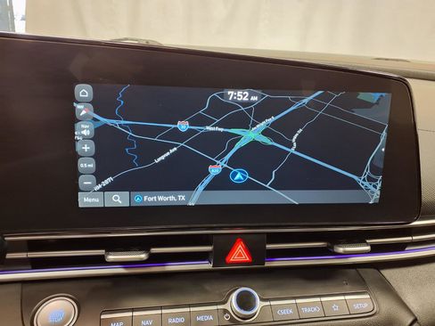 Used 2025 Hyundai Elantra SEL image 14