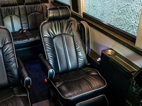 Used 2017 Mercedes-Benz Sprinter 2500 image 4