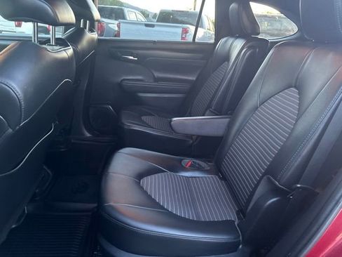Used 2021 Toyota Highlander XSE AWD/4WD image 30
