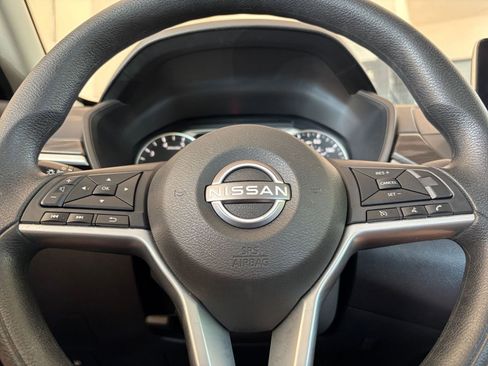 Used 2025 Nissan Altima 2.5 SV FWD image 27