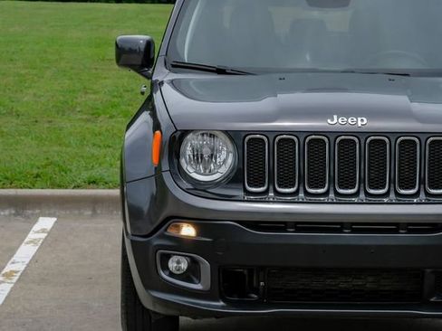Used 2018 Jeep Renegade Latitude FWD image 49
