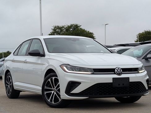 Used 2025 Volkswagen Jetta Sport FWD image 2