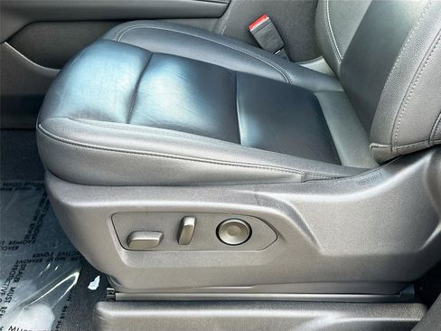 Used 2025 Chevrolet Suburban Z71 AWD/4WD image 19