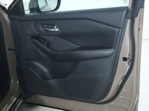 Used 2025 Nissan Rogue SV AWD/4WD image 34