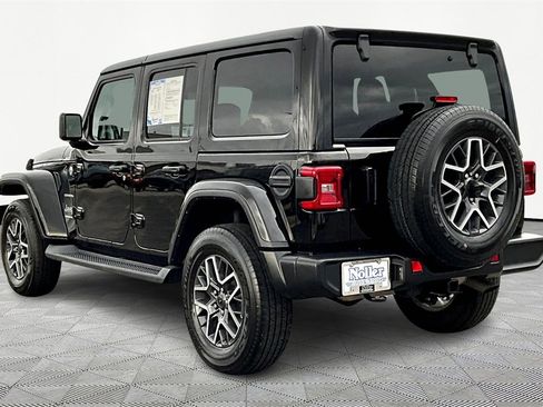 Used 2024 Jeep Wrangler Sahara image 13