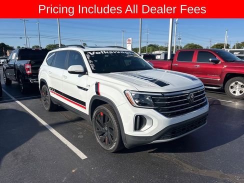Used 2024 Volkswagen Atlas SE w/ Panoramic Sunroof Package FWD image 1