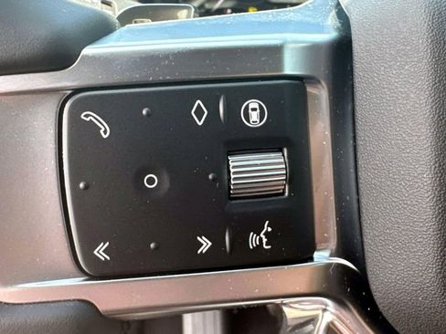 New 2025 Land Rover Discovery Dynamic SE image 29