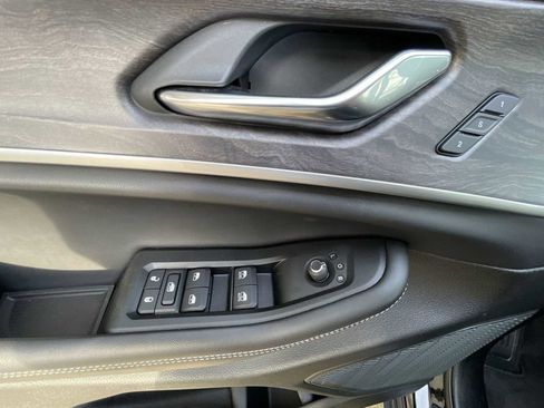 Used 2025 Jeep Grand Cherokee L Limited w/ Black Appearance Package image 22