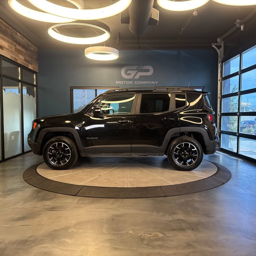 Used 2023 Jeep Renegade Latitude AWD/4WD image 6