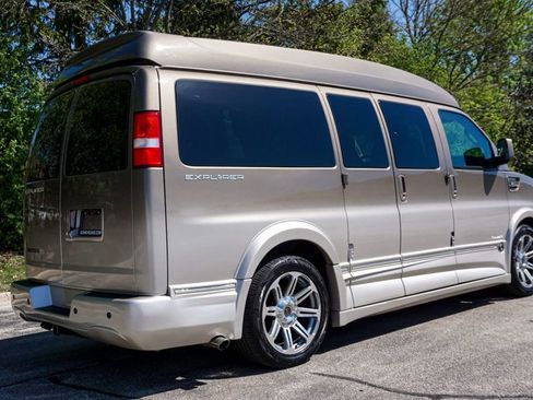 Used 2017 Chevrolet Express 2500 RWD image 6