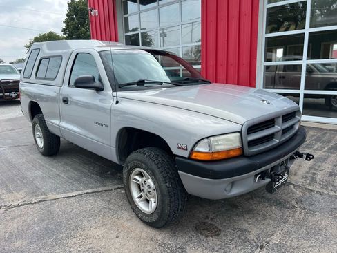 Used 1999 Dodge Dakota 4x4 Regular Cab image 2