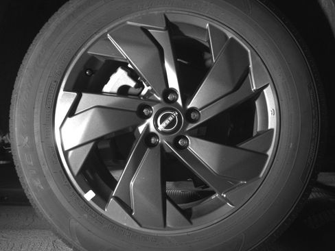 Used 2025 Nissan Rogue SV FWD image 15