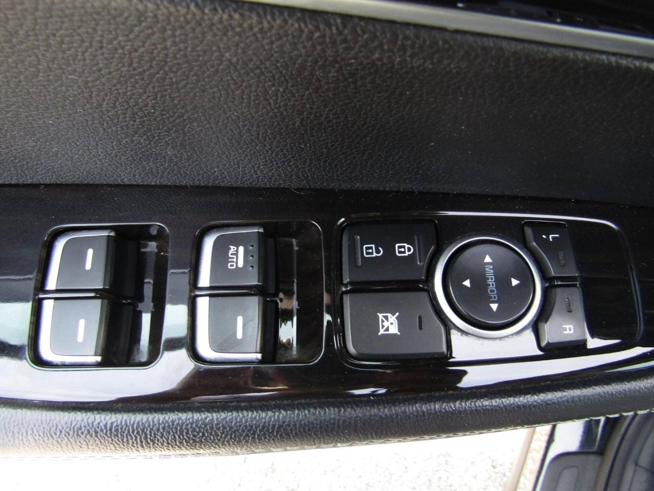 Used 2020 Kia Sorento L FWD image 11