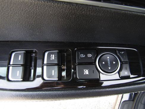 Used 2020 Kia Sorento L FWD image 11