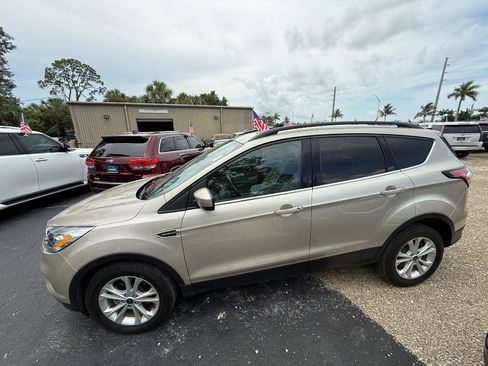 Used 2018 Ford Escape SEL w/ Ford Safe & Smart Package FWD image 4