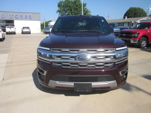 Used 2024 Ford Expedition Platinum AWD/4WD image 2