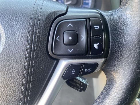 Used 2020 Toyota Sienna XLE image 31