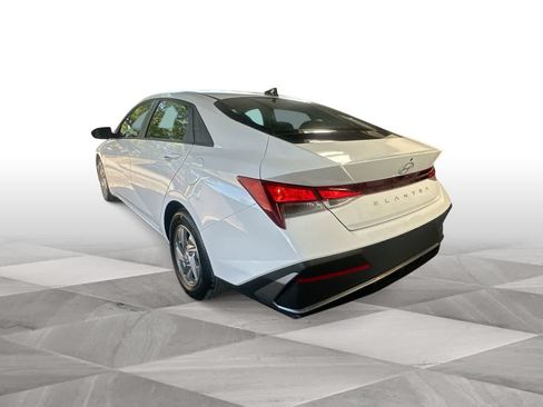 Used 2026 Hyundai Elantra SE FWD image 6
