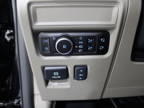 Used 2025 Ford F150 Platinum w/ Equipment Group 703A Plus image 9