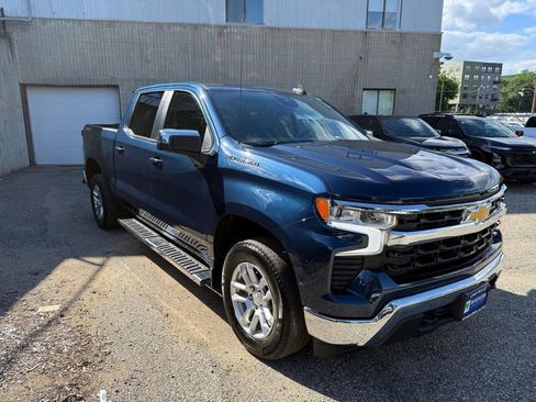 Used 2023 Chevrolet Silverado 1500 LT AWD/4WD image 8